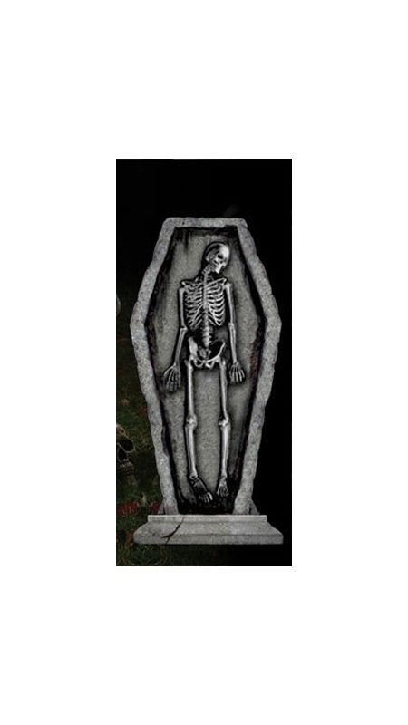 Готическое надгробие - Скелет в гробу