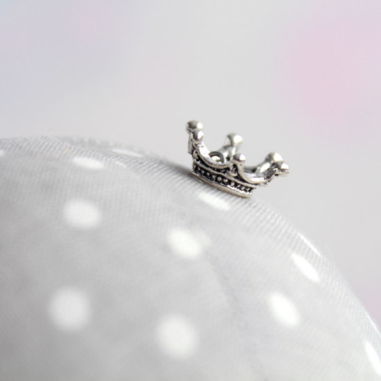 Кукольный аксессуар - Корона миниатюрная серебряная 1 см.