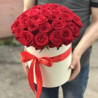 31 роза Эквадор в шляпной коробке