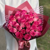 29 кенийских роз в красивой упаковке