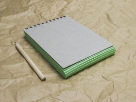 Скетчбук с цветным блоком Салатовым. 200 листов с плотной обложкой, А4. Позволяет рисовать на весу.