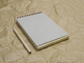 Скетчбук с цветным блоком Кремовым. 200 листов с плотной обложкой, А5. 60 гр. Позволяет рисовать на весу.