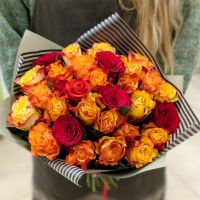 29 кенийских роз в красивой упаковке