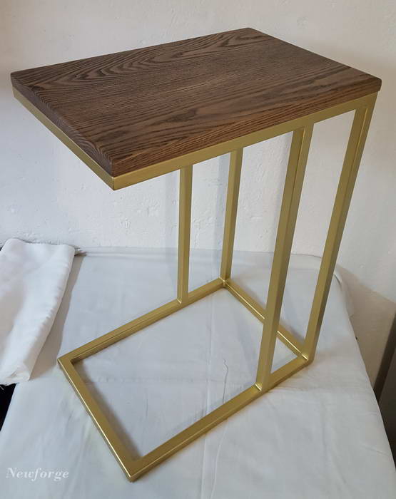 Приставной столик в винтажном стиле из ясеня с отделкой под бронзу