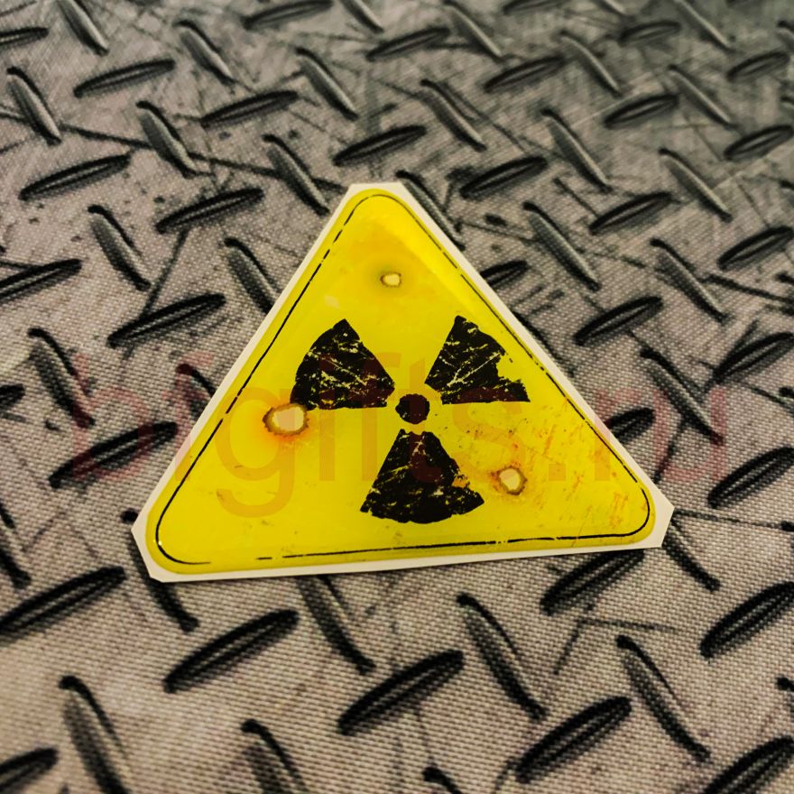 Объемная наклейка Знак радиации