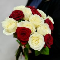 Розы красные и белые 50 см (от 7 шт)
