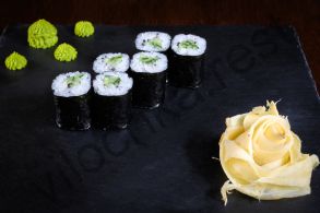 Ролл с огурцом