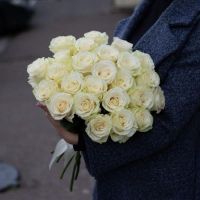 Белые розы Эквадор 60 см