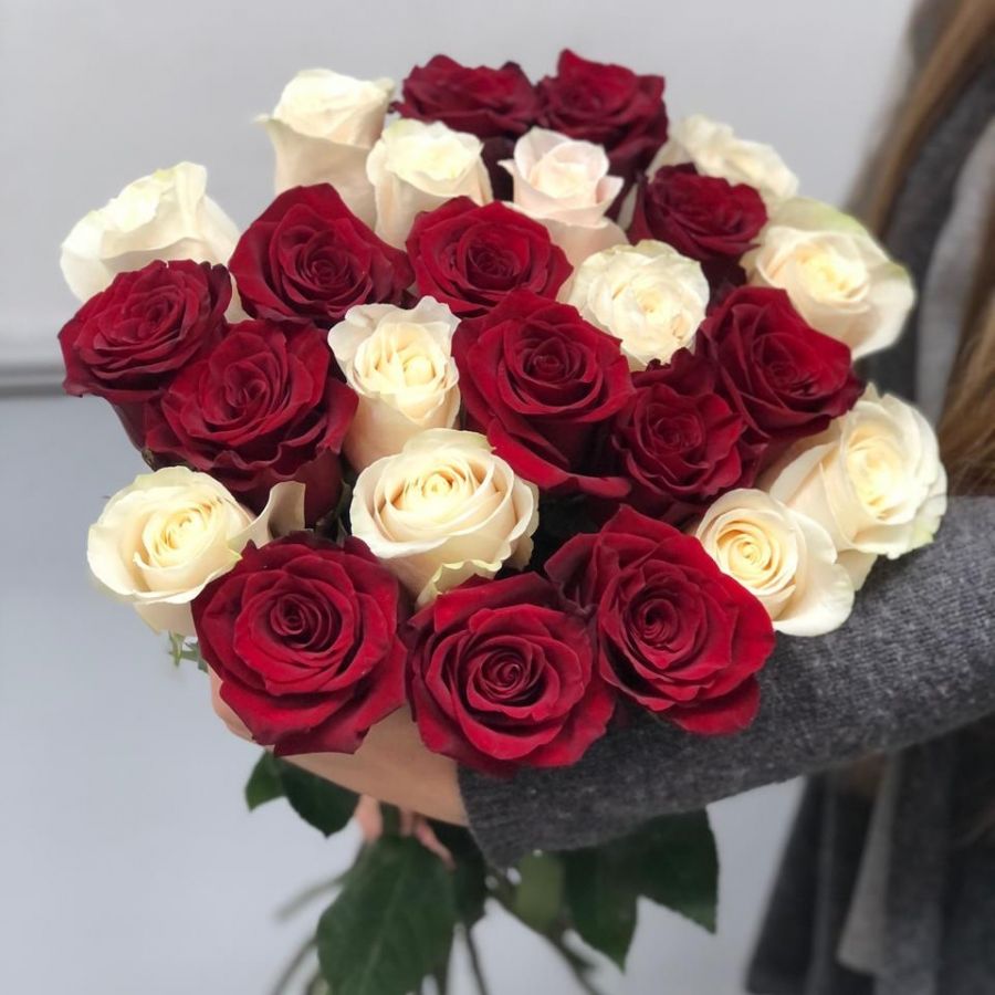 Розы красные и белые 60 см (от 11шт.)