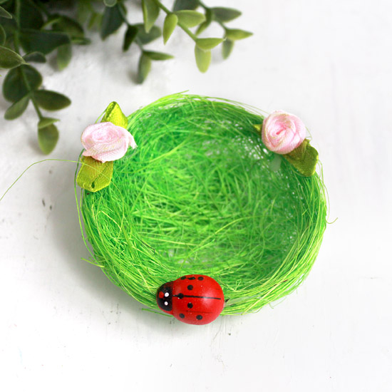 Пасхальный декор "Гнездо зеленое с цветами и божьей коровкой" 7 см.