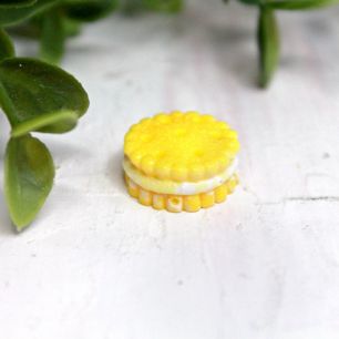 Кукольная миниатюра - Кабошон лимонное печенье, 1,5*1,5 см