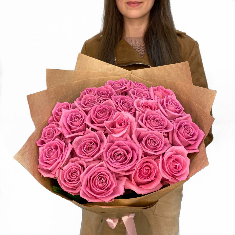 Розовые розы 60 см. от 11 шт. с атласной лентой
