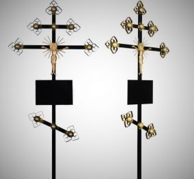 Фото Крест намогильный металлический "Золотой" с распятием
