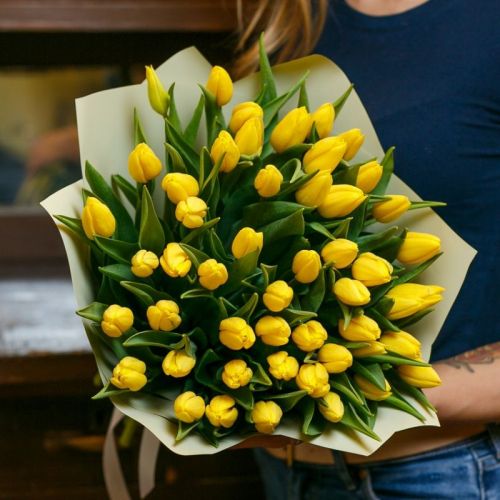 Желтые тюльпаны (оформление на выбор)