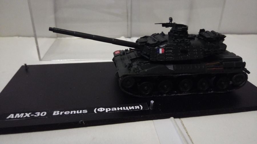 Французский танк AMX 30 BRENUS  (1/72) смола