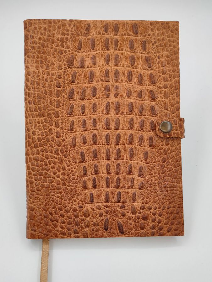 Кожаный ежедневник с обложкой под крокодила коричневый