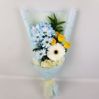 Нежный мини букет с голубой хризантемой