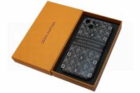 Чехол LOUIS VUITTON на iPhone 13