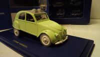 Citroen 2CV  с персонажами из французских комиксов про Тантина