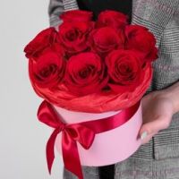 Шляпная коробка с красной розой