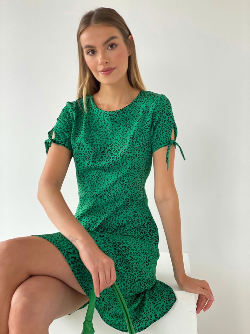 6593 Платье с завязками на рукавах зелёное с принтом