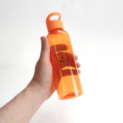 бутылки для воды из переработанного пластика