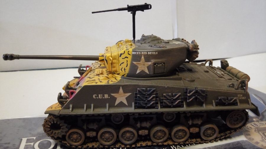 Американский танк Sherman M4A3E8 в масштабе 1/50 (Corgi)