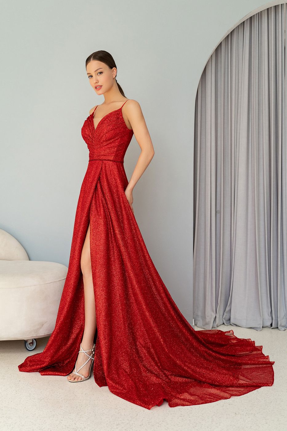 Длинное струящееся платье из черной и красной шелковой ткани Арт. 562