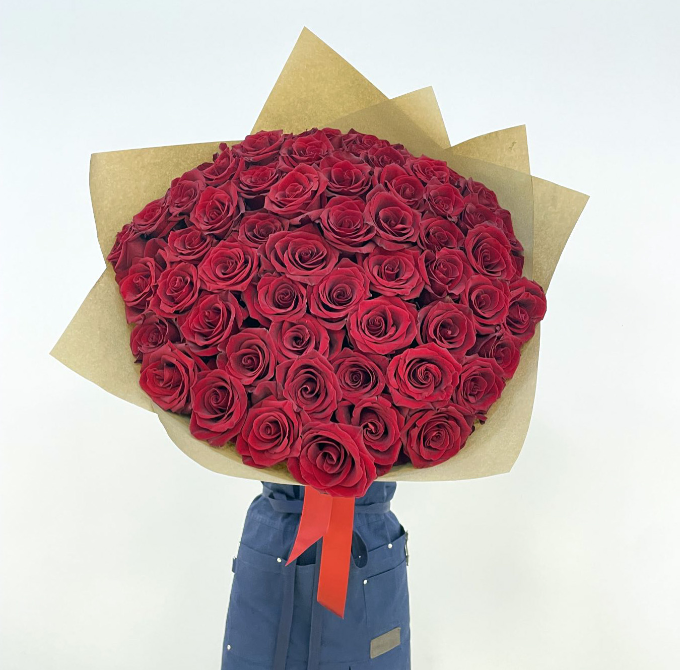 Букет из 57 роз красных эквадорских