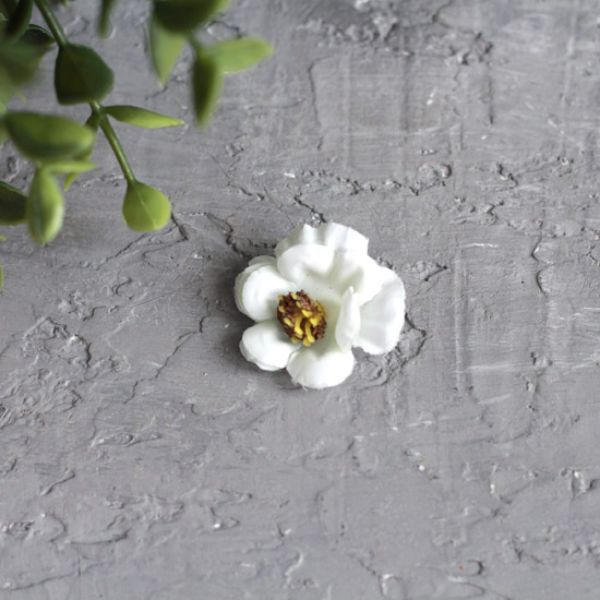Цветок тканевый - Фиалка белая 2,8 см.