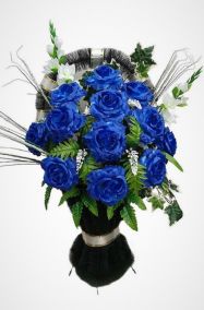 Фото Ритуальная корзина "Полуваза №3" синие розы, гладиолусы и зелень