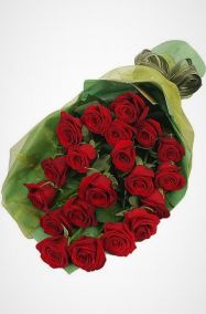 Фото Похоронный букет из живых цветов 20 красных роз в зеленой упаковке