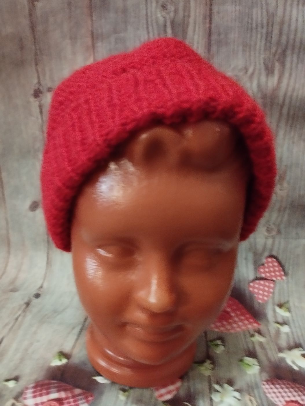 Маленькая красная шапочка для девочки
