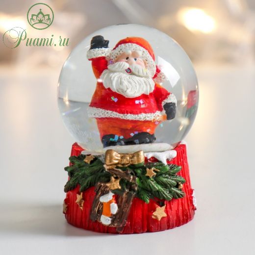 Сувенир полистоун водяной шар "Дед Мороз с поднятой рукой" 4,5х4,5х6,5 см