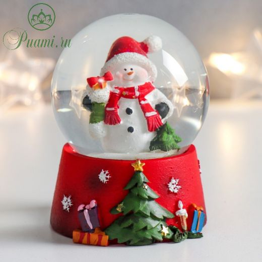 Сувенир полистоун водяной шар "Снеговик с носком подарков" 7х6,7х8,8 см