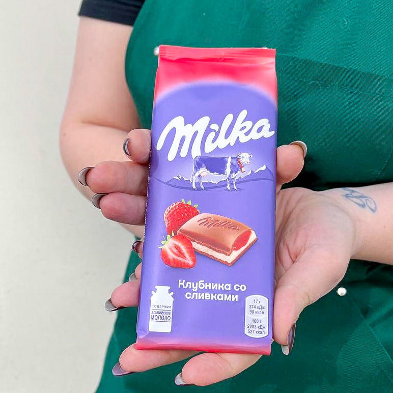 Milka молочный шоколад Милка клубника со сливками, 85 г