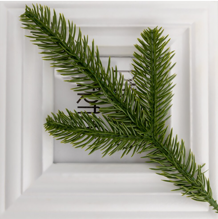 Веточка елки для декора зеленый пластик  24 см (A4520)