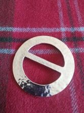 Большая шотландская брошь из пьютера Священный Круг -Beaten Circle Large Scarf Ring