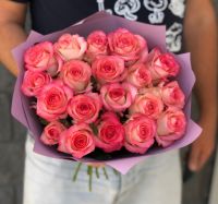 Букет из 19 бело-розовых роз