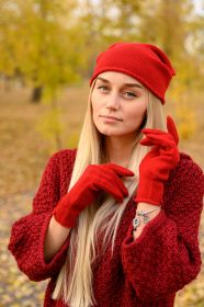 кашемировые перчатки женские на пуговке (100% драгоценный кашемир) , классический алый цвет. BUTTON LOOP WOMENS CASHMERE GLOVES CLASSIC RED