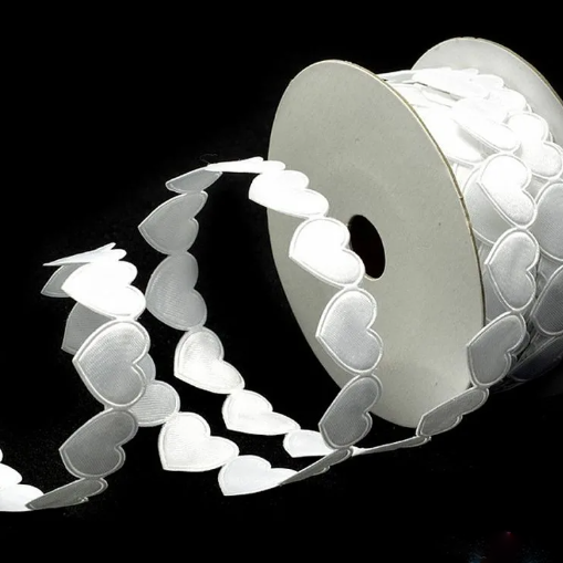 фото Тесьма фигурная с вырубкой  Сердечки 15 мм Белый TBY.ЛДФ.XL-07.2