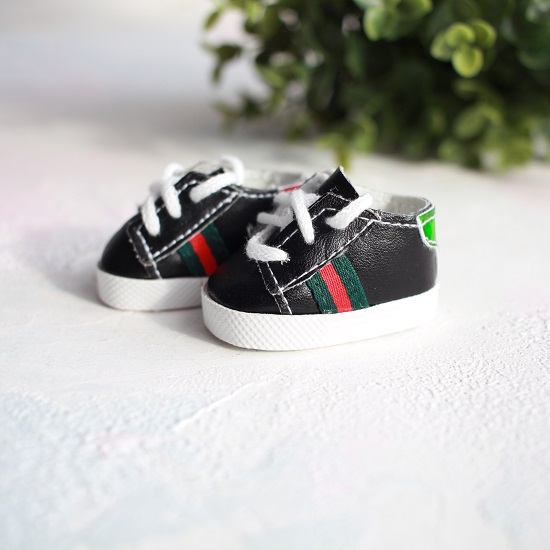 Обувь для кукол 5 см - кроссовки черные с красно-зелеными полосками