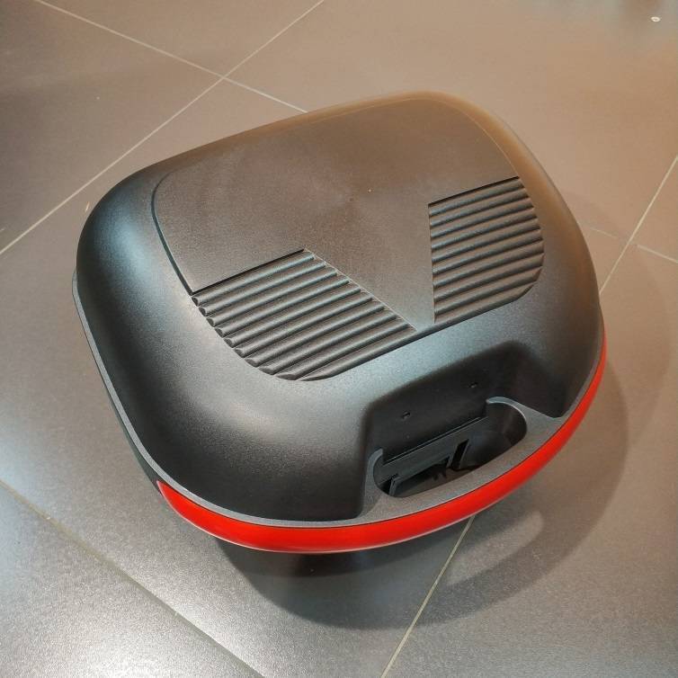 Кофр багажный для электроскутеров  Moto CR-09, 17 л., Черный