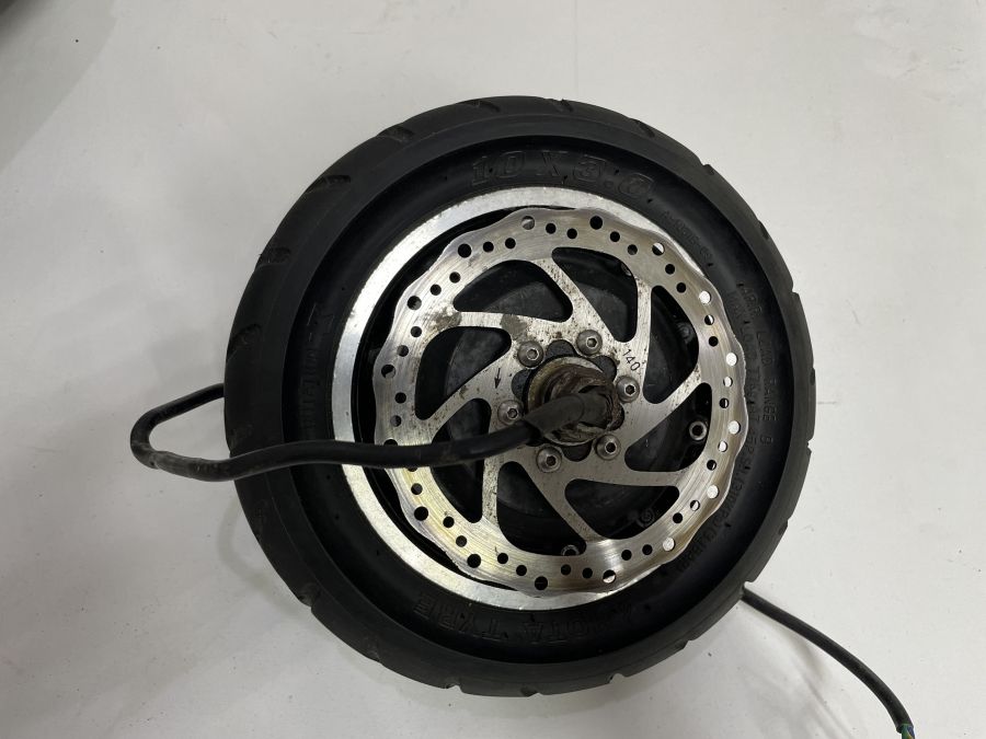 Мотор колесо в сборе от электросамоката SpeedWay 4