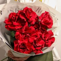 7 бархатных французских роз