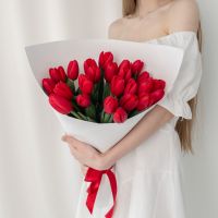 Букет из красных тюльпанов в фоамиране