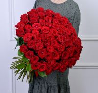 75 красных роз 50 см