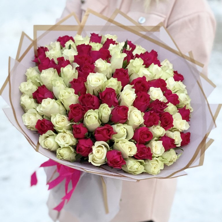 Розы красные и белые 101 шт 80 см