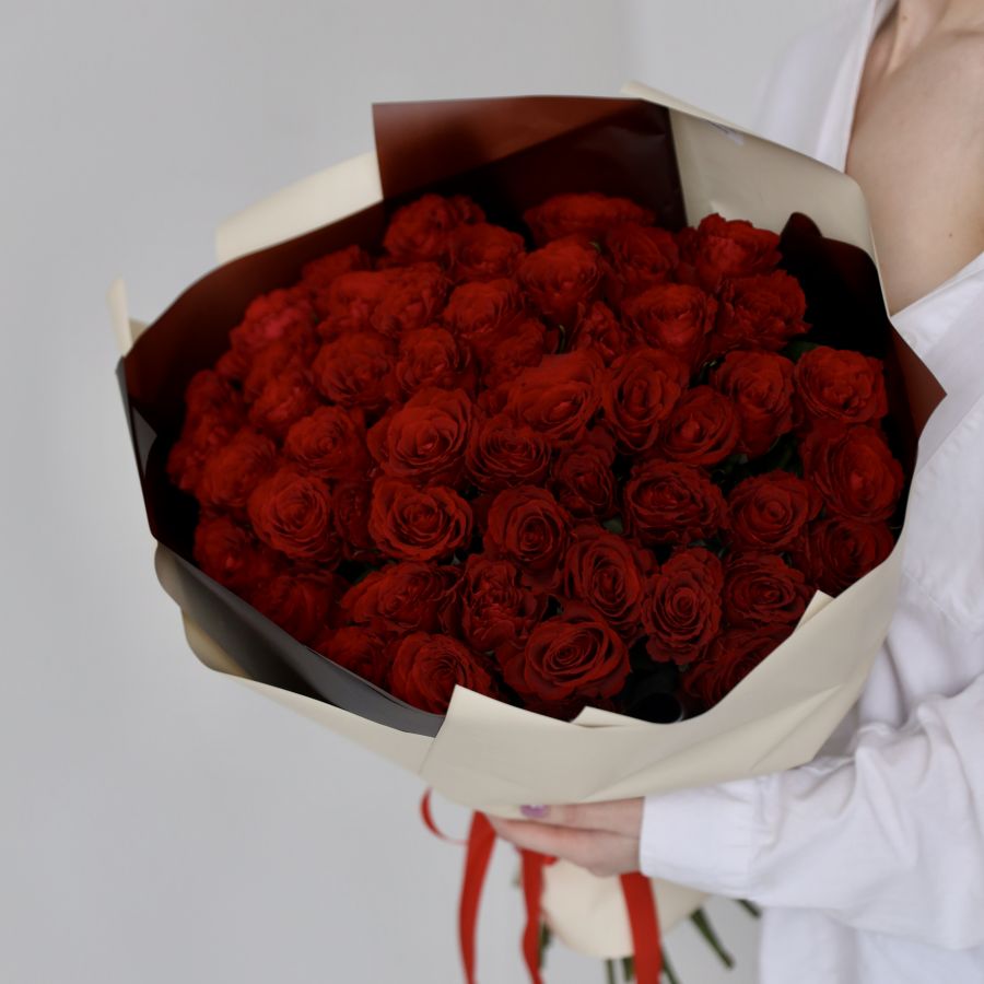 51 красная роза в оформлении (50 см)