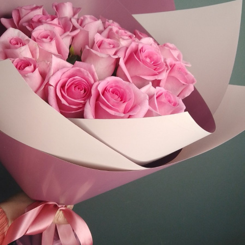 Букет из 17 розовых роз «Мимолетное воспоминание»